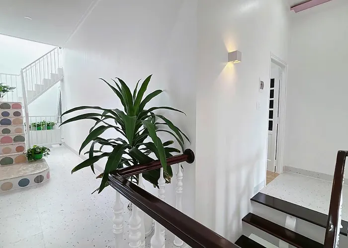 Khách sạn hẻo lánh Nad Nguyên Căn Tại