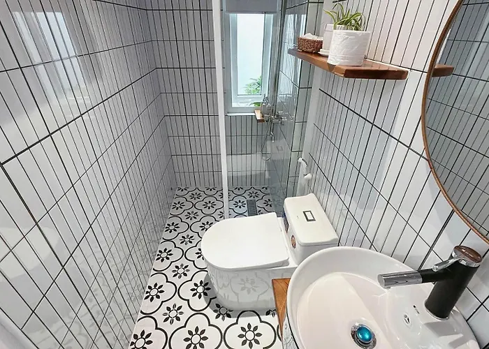 Khách sạn hẻo lánh Nad Nguyên Căn Tại