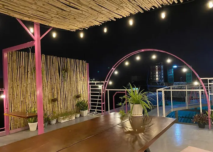 Khách sạn hẻo lánh Nad Nguyên Căn Tại *